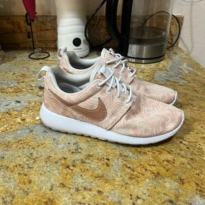 Nike roshe size 3.5